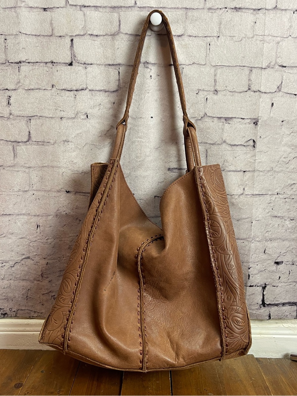 The Sak Los feliz leather tote tan with tooled sides - FLAWED